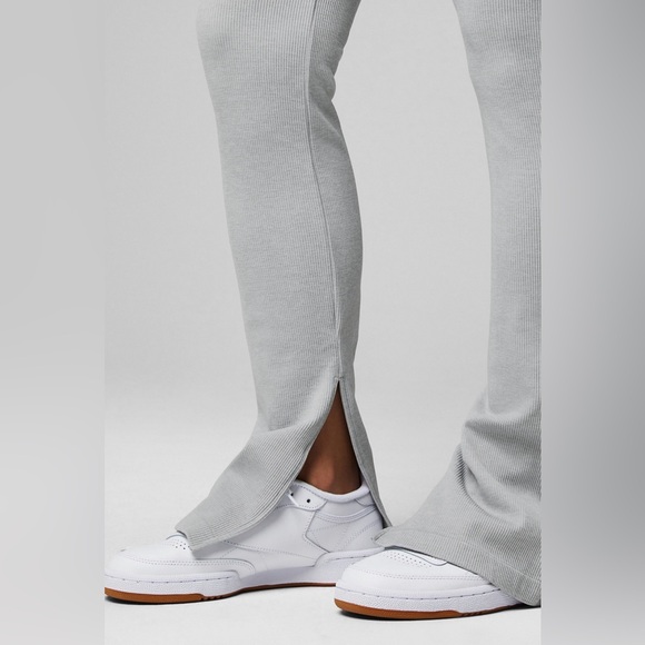 Seamless High-Waisted Slit Pant Soft Heather Grey - Picture 4 of 5